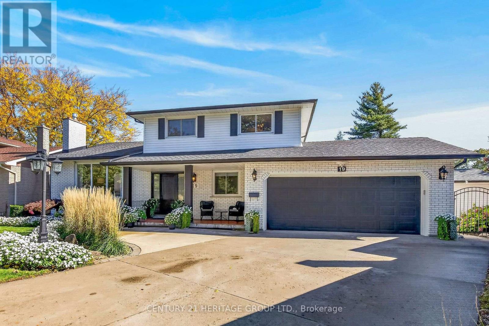 19 Meadowbrook Crescent Property Photo 3