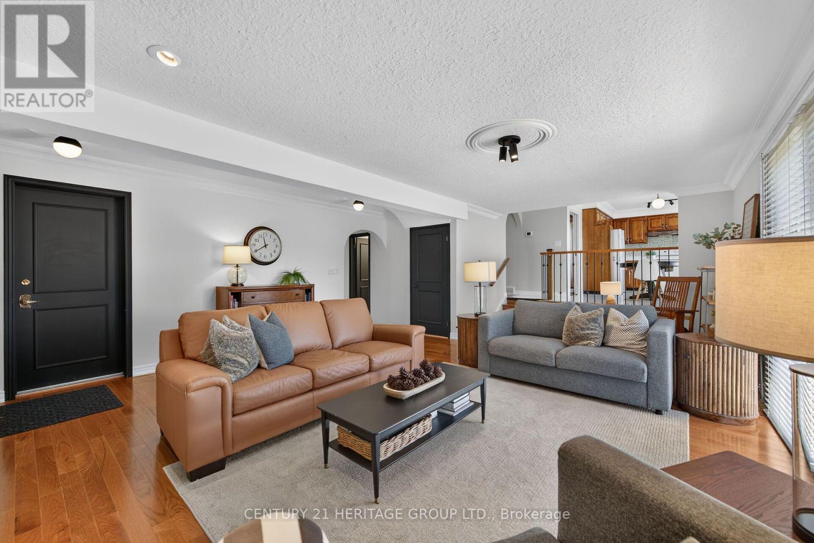 19 Meadowbrook Crescent Property Photo 7