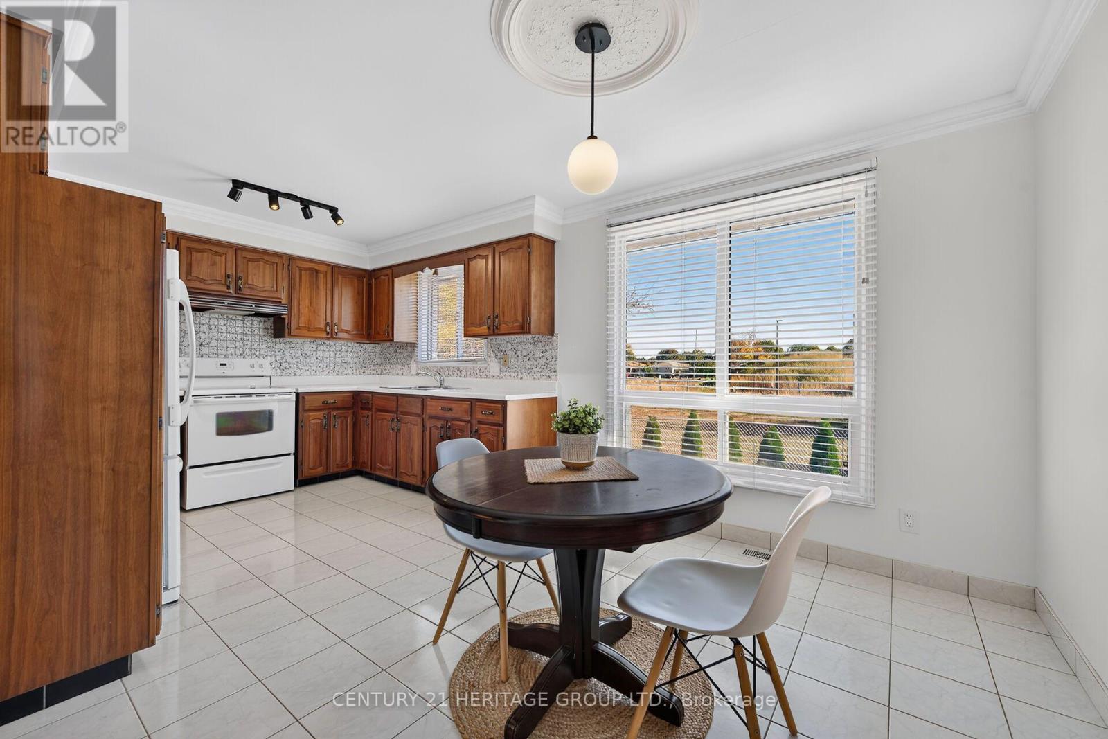 19 Meadowbrook Crescent Property Photo 10
