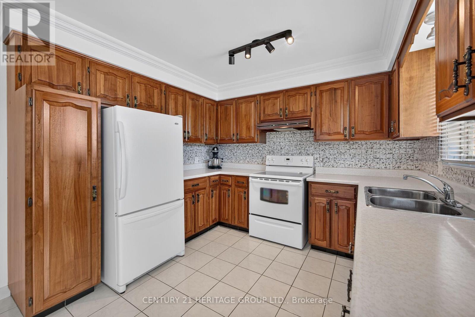 19 Meadowbrook Crescent Property Photo 12