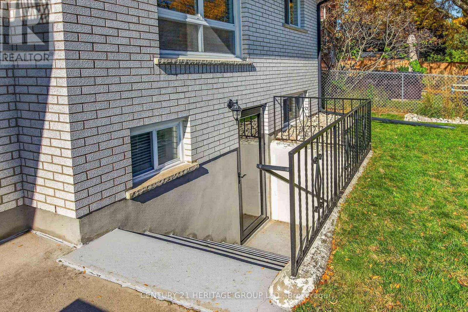 19 Meadowbrook Crescent Property Photo 41