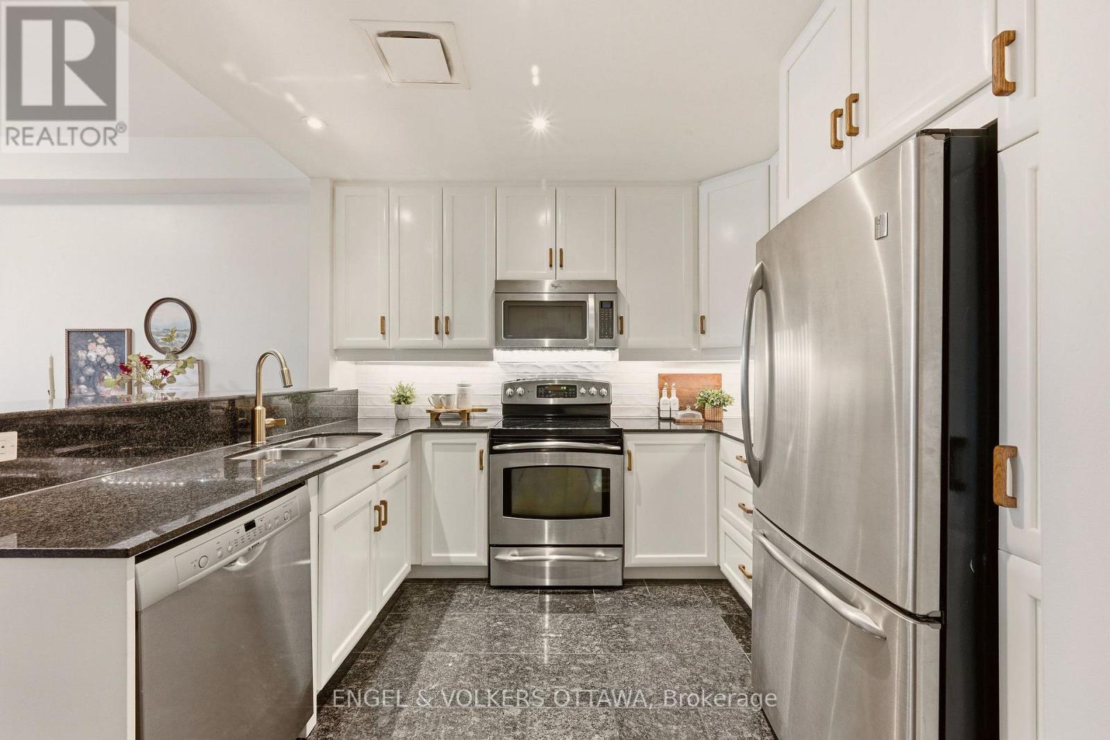 312 - 320 Mcleod Street Property Photo 3