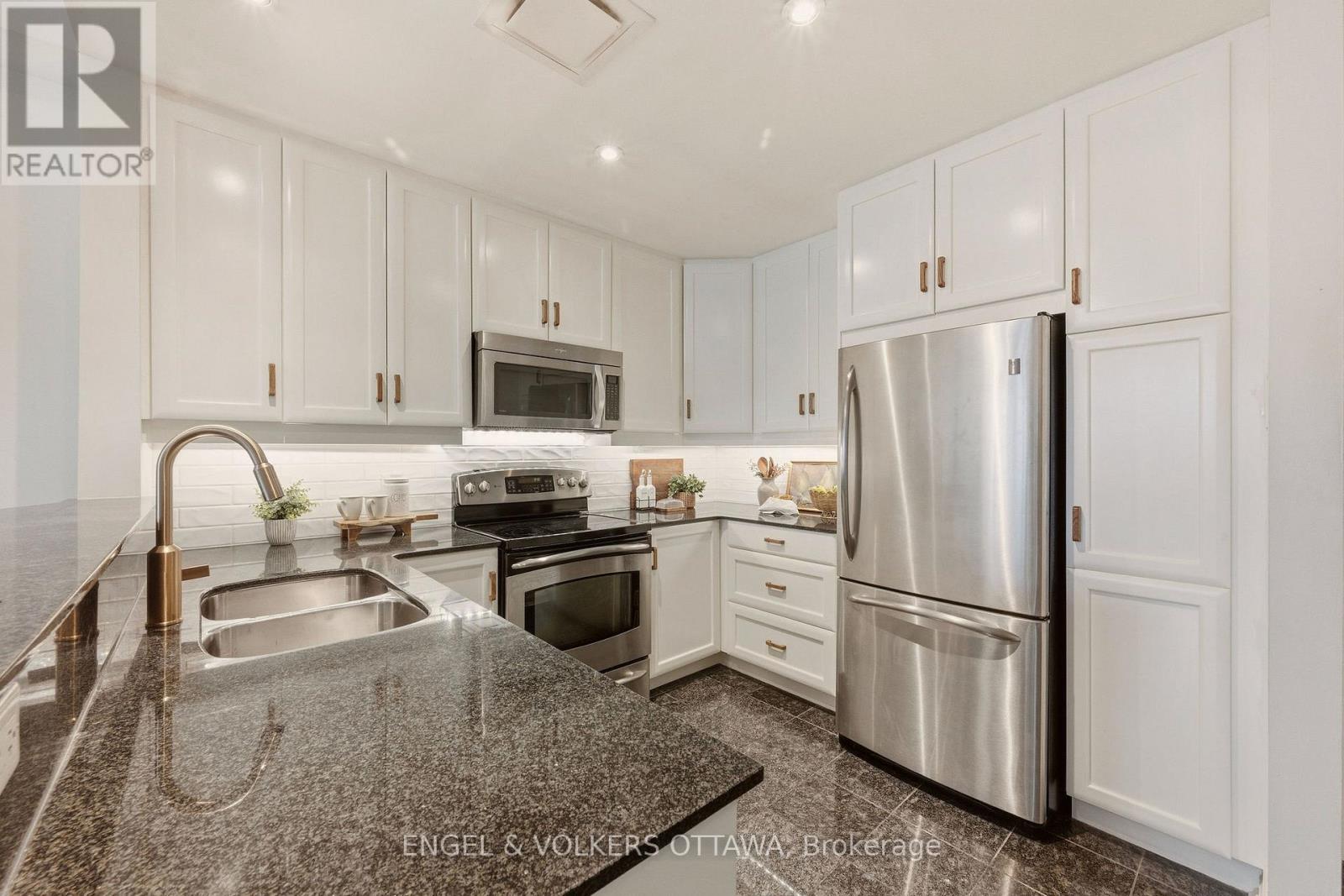 312 - 320 Mcleod Street Property Photo 5
