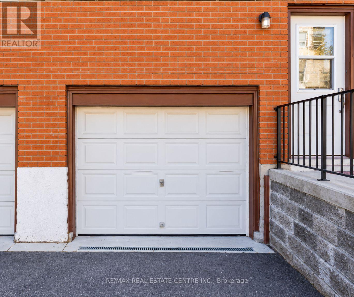 27 Woodman Drive N Property Photo 2