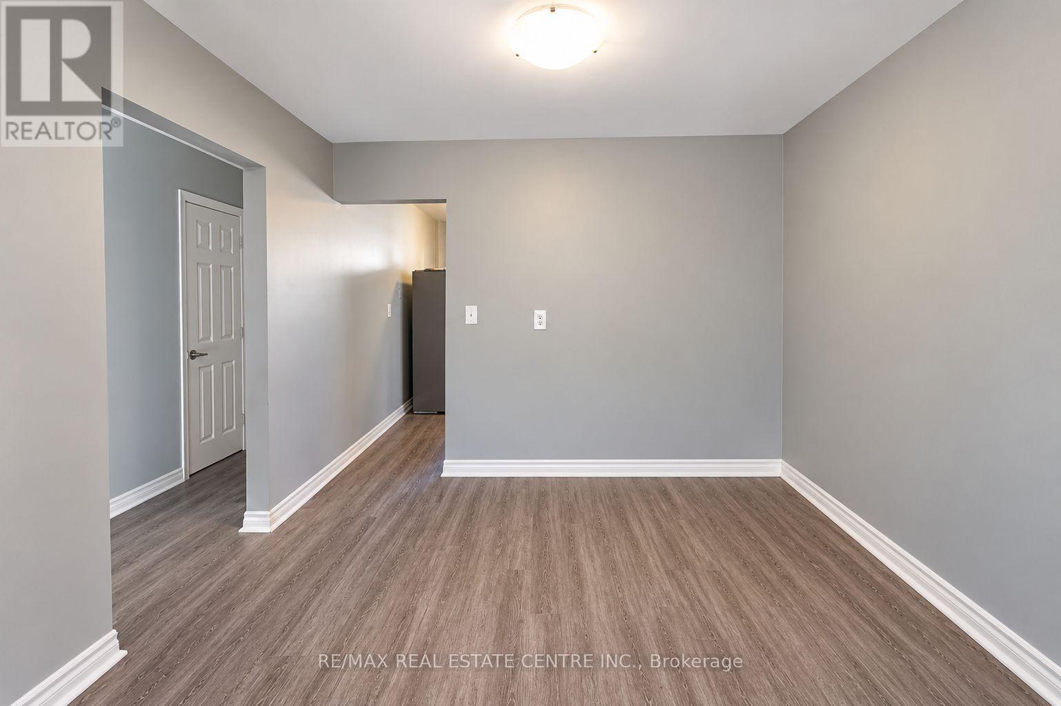 27 Woodman Drive N Property Photo 9