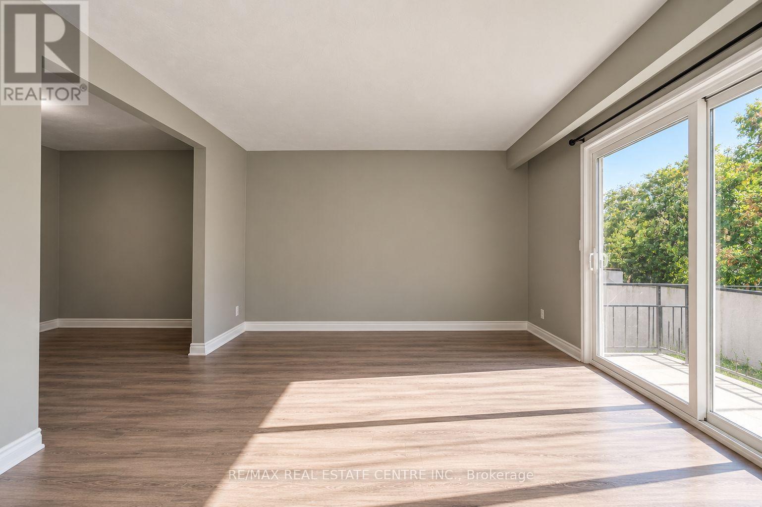 27 Woodman Drive N Property Photo 14