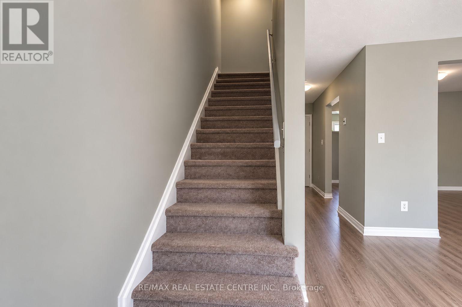 27 Woodman Drive N Property Photo 16