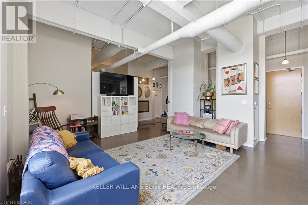 307 - 410 King Street W Property Photo 6