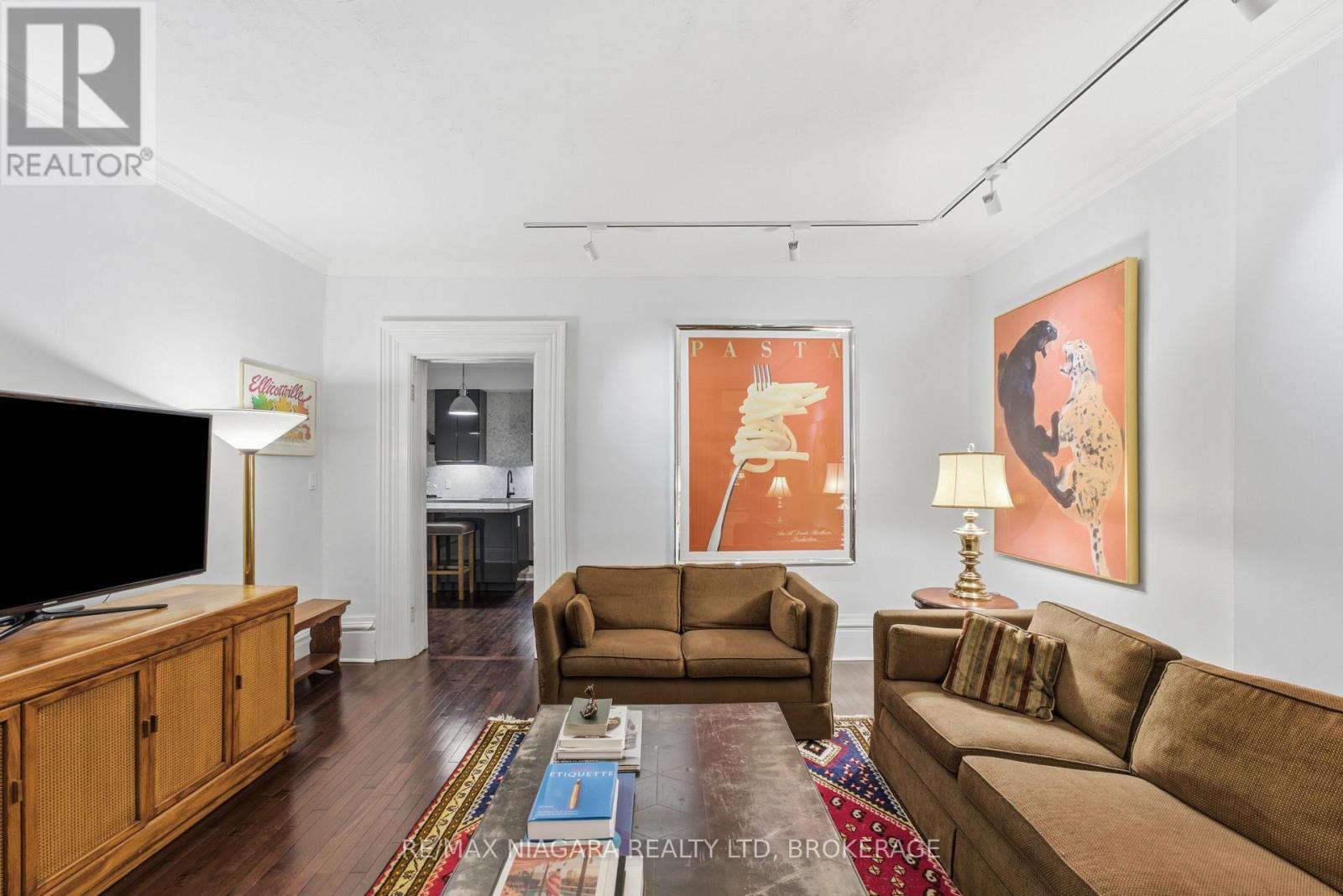 9 Duke Street Property Photo 8