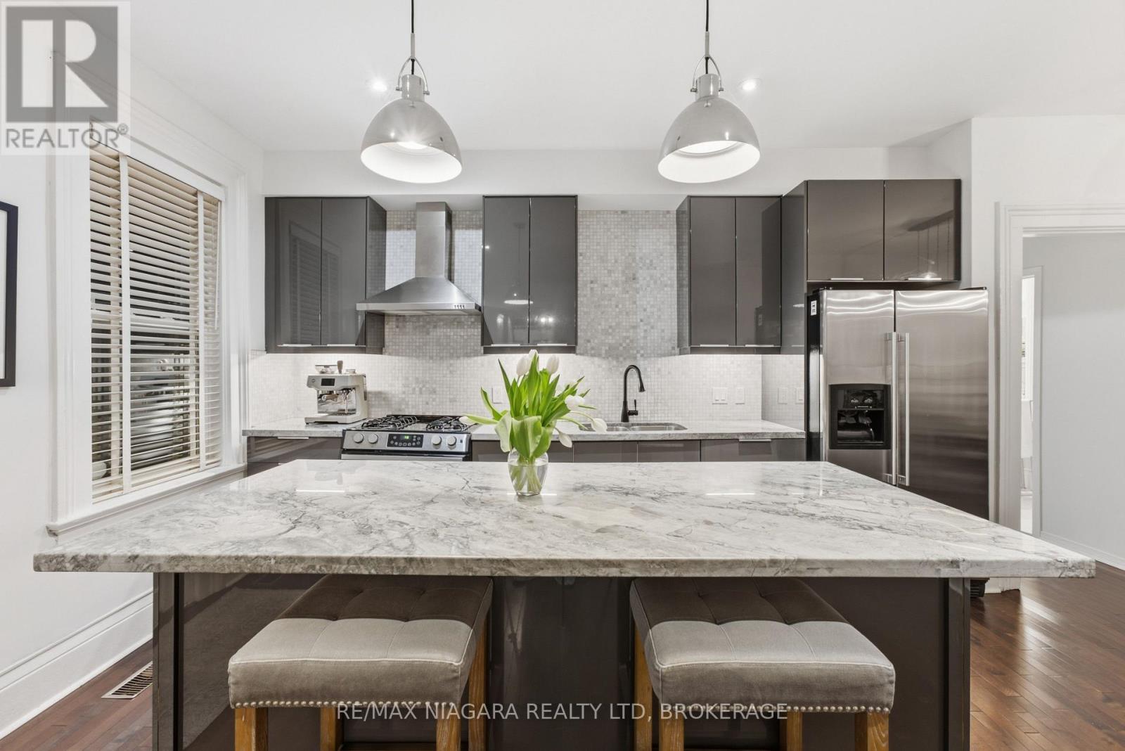9 Duke Street Property Photo 12