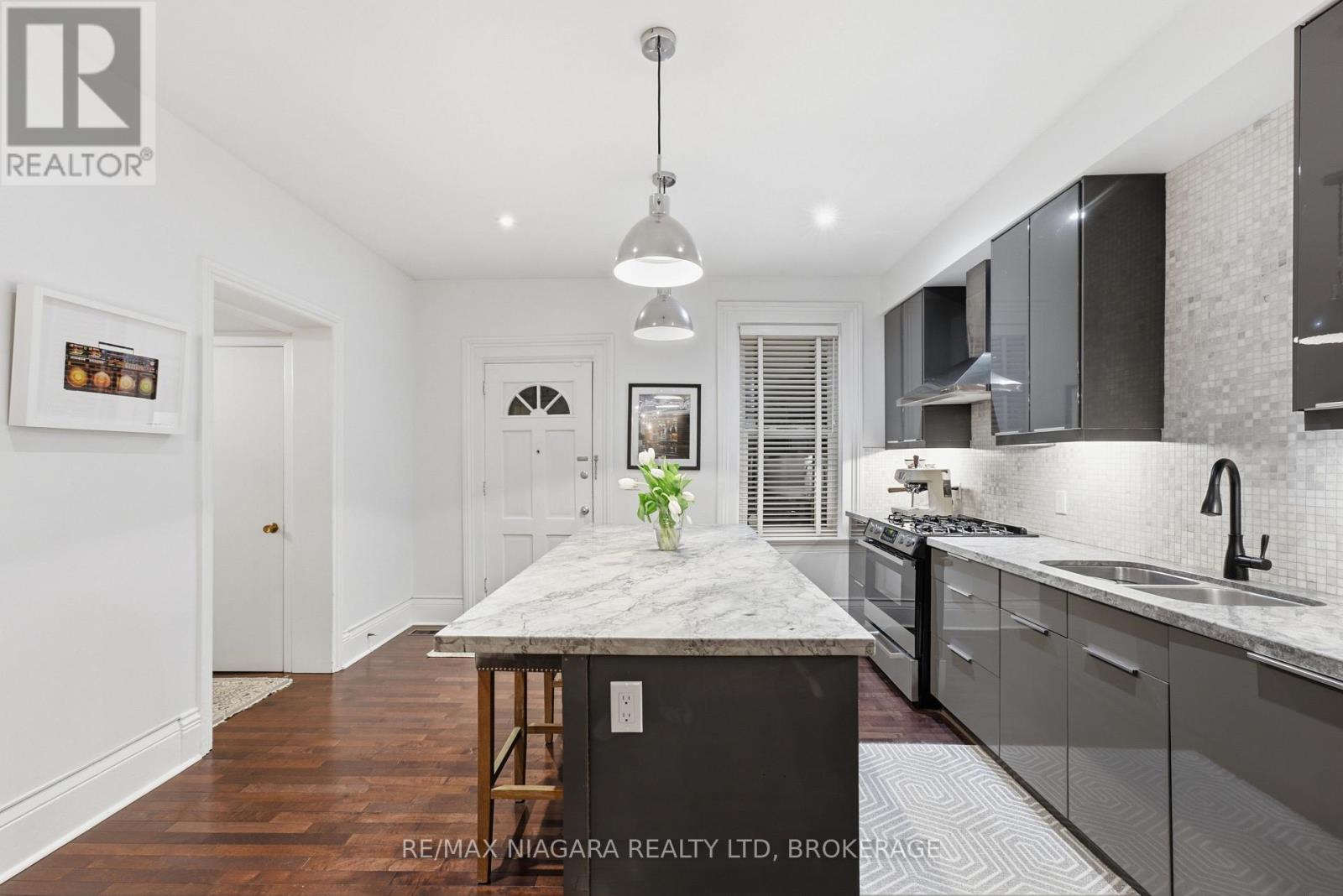 9 Duke Street Property Photo 19