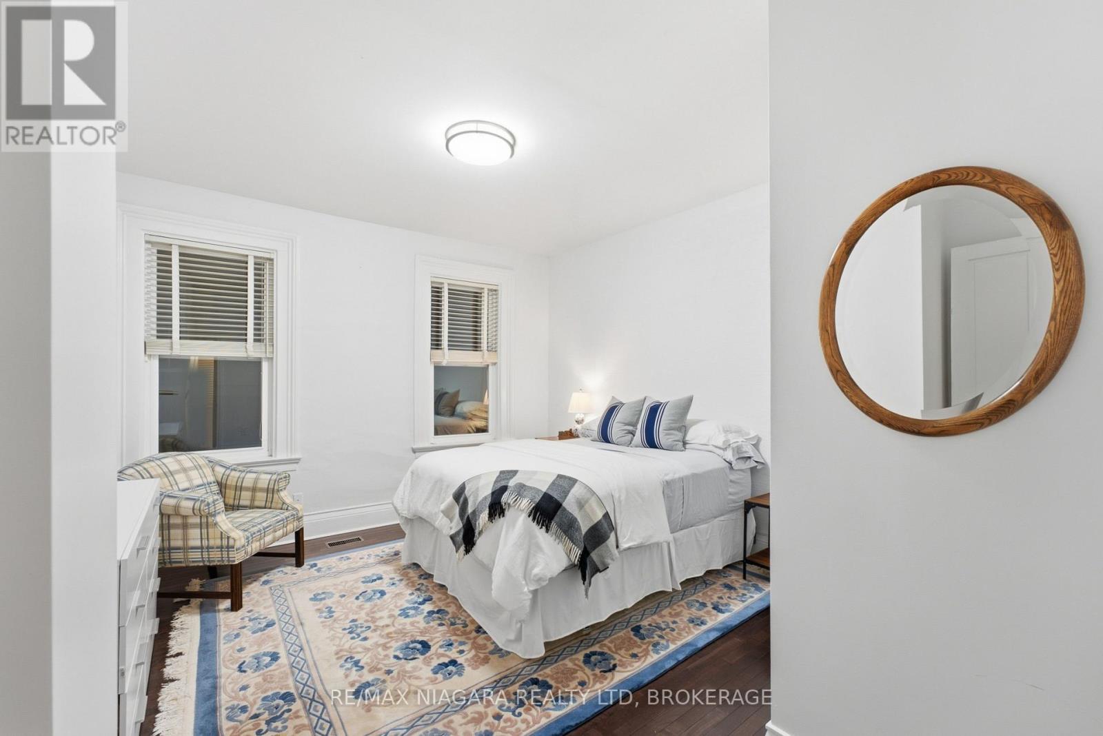 9 Duke Street Property Photo 28