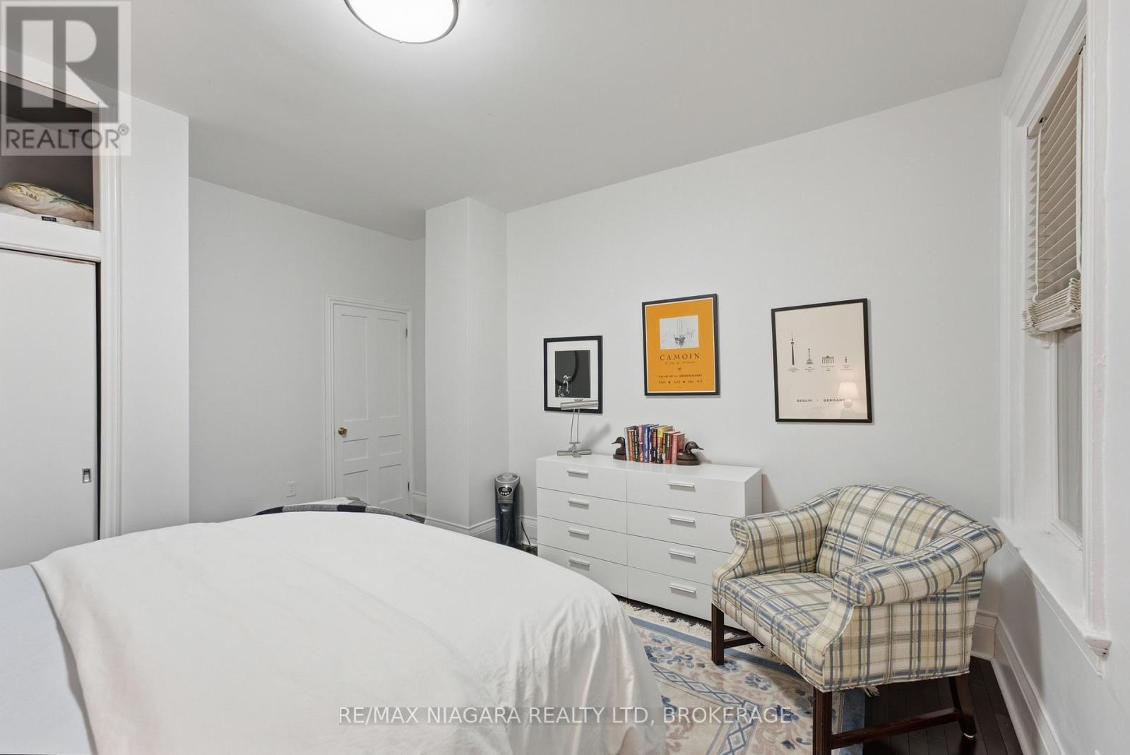 9 Duke Street Property Photo 31