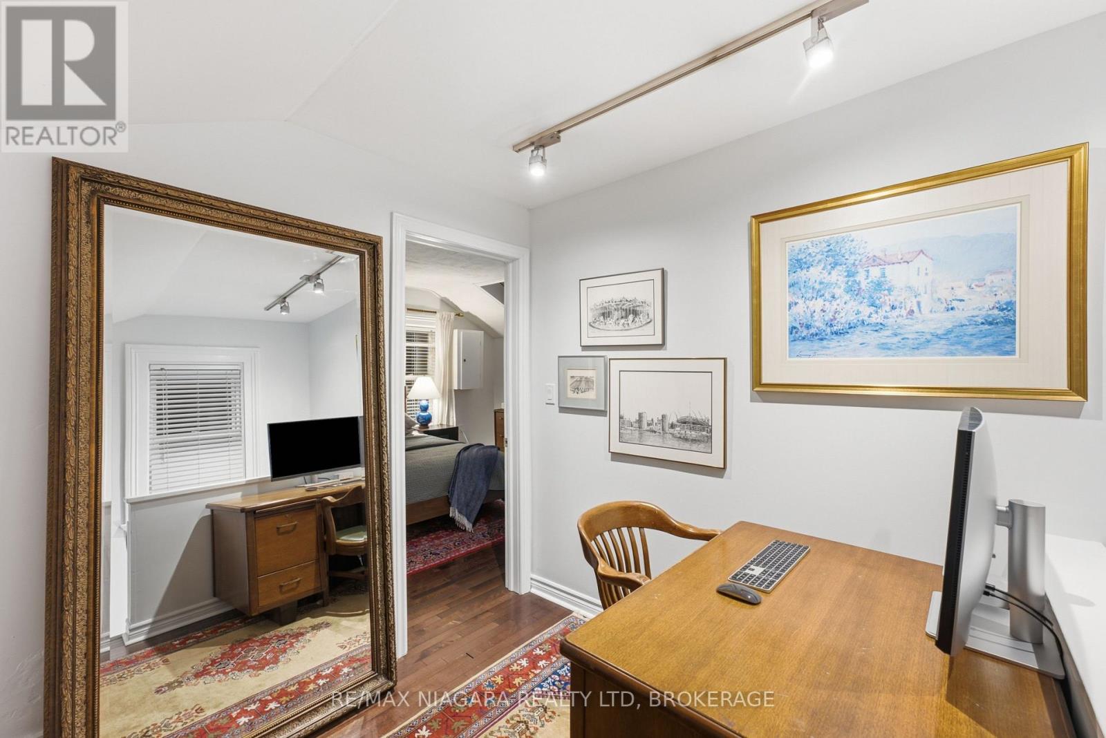 9 Duke Street Property Photo 32