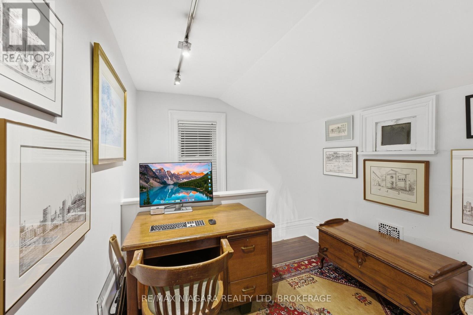 9 Duke Street Property Photo 33