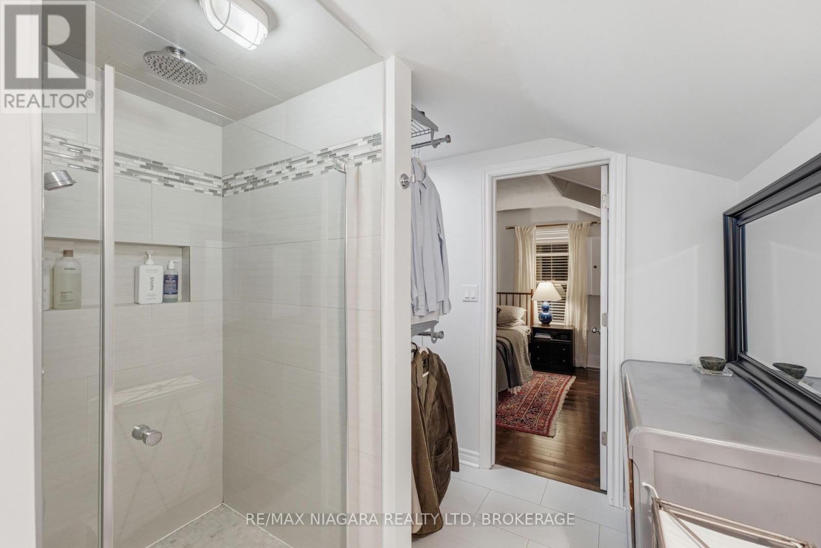 9 Duke Street Property Photo 40