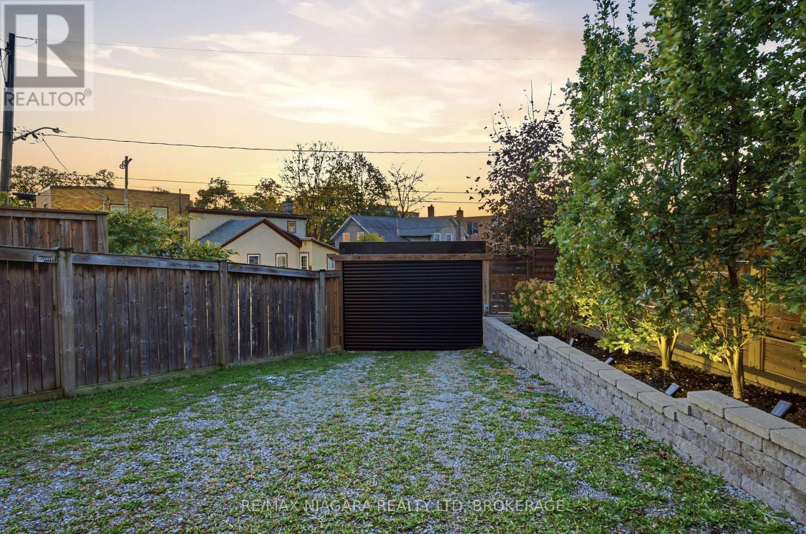 9 Duke Street Property Photo 45
