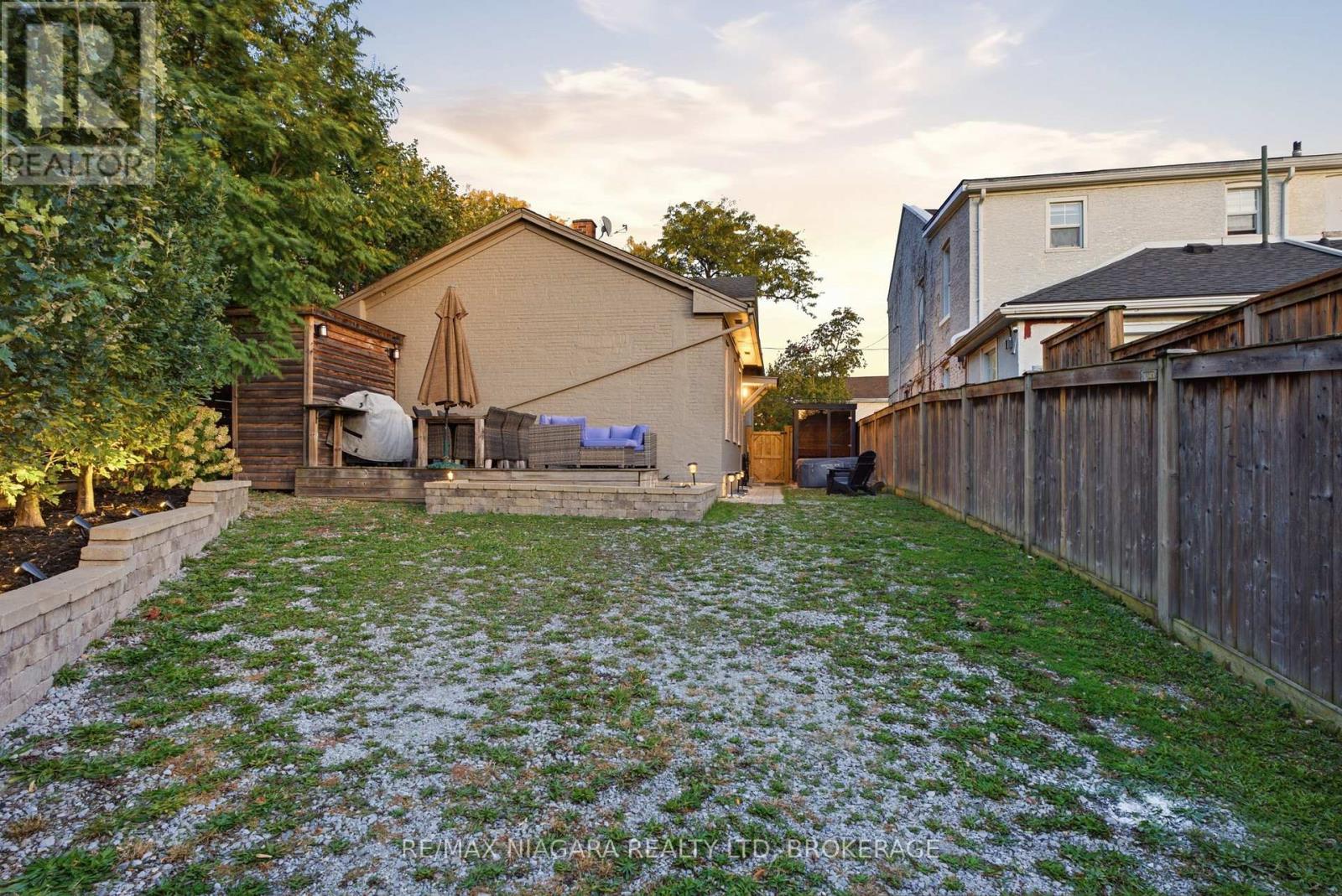 9 Duke Street Property Photo 46