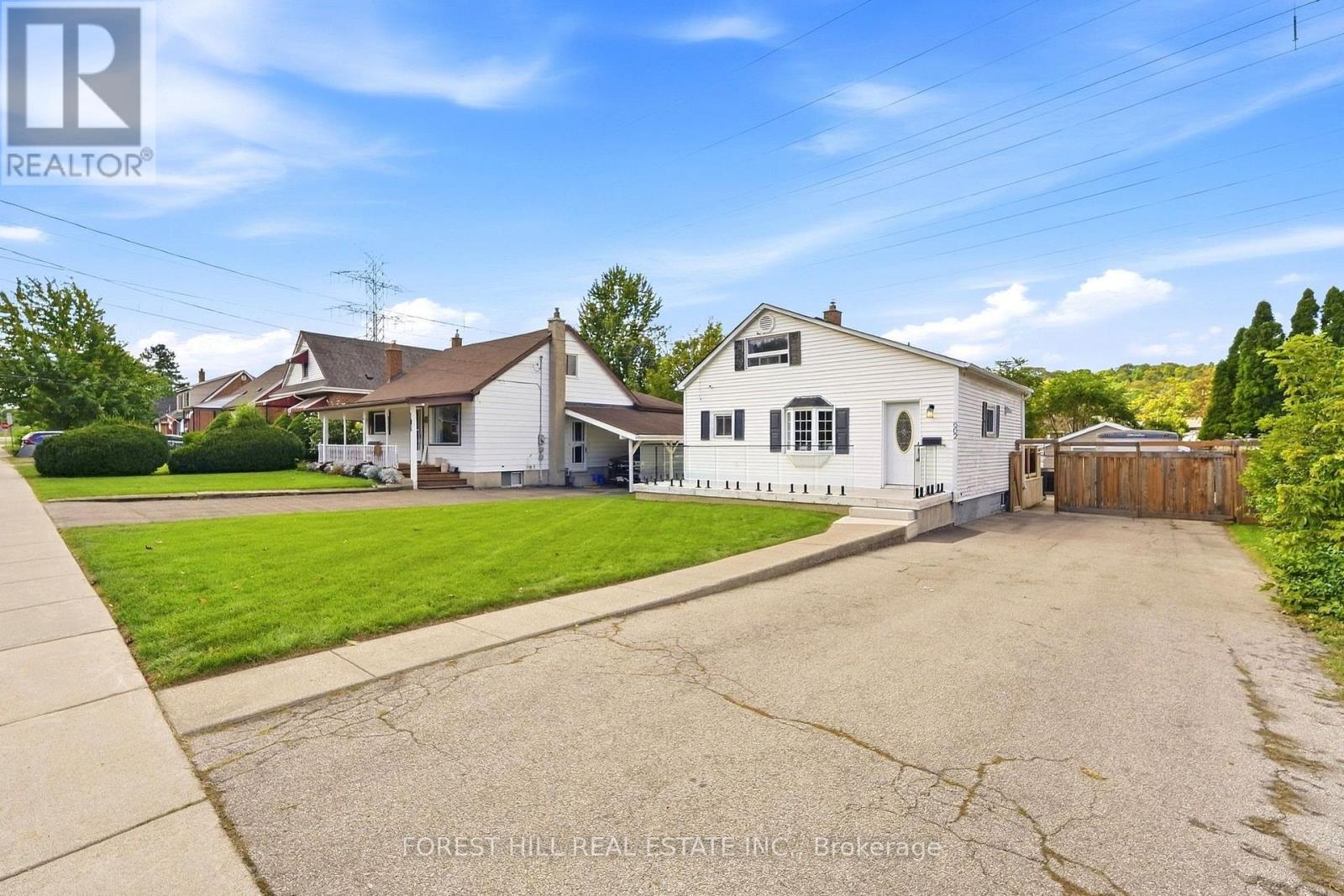 662 Cochrane Road Property Photo 3