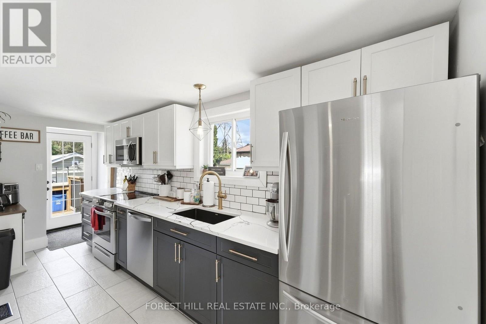 662 Cochrane Road Property Photo 9