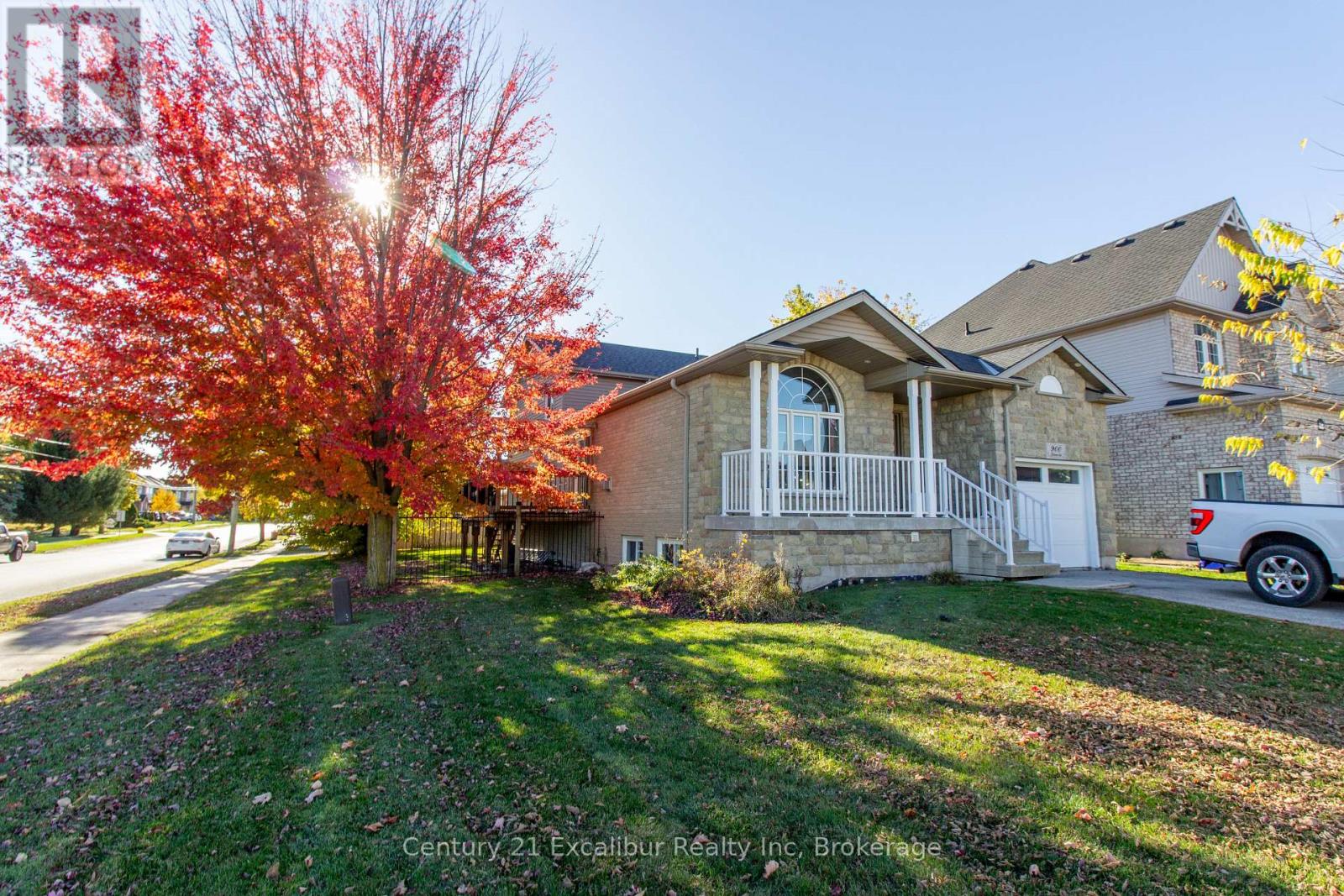 900 GZOWSKI STREET Property Photo 1