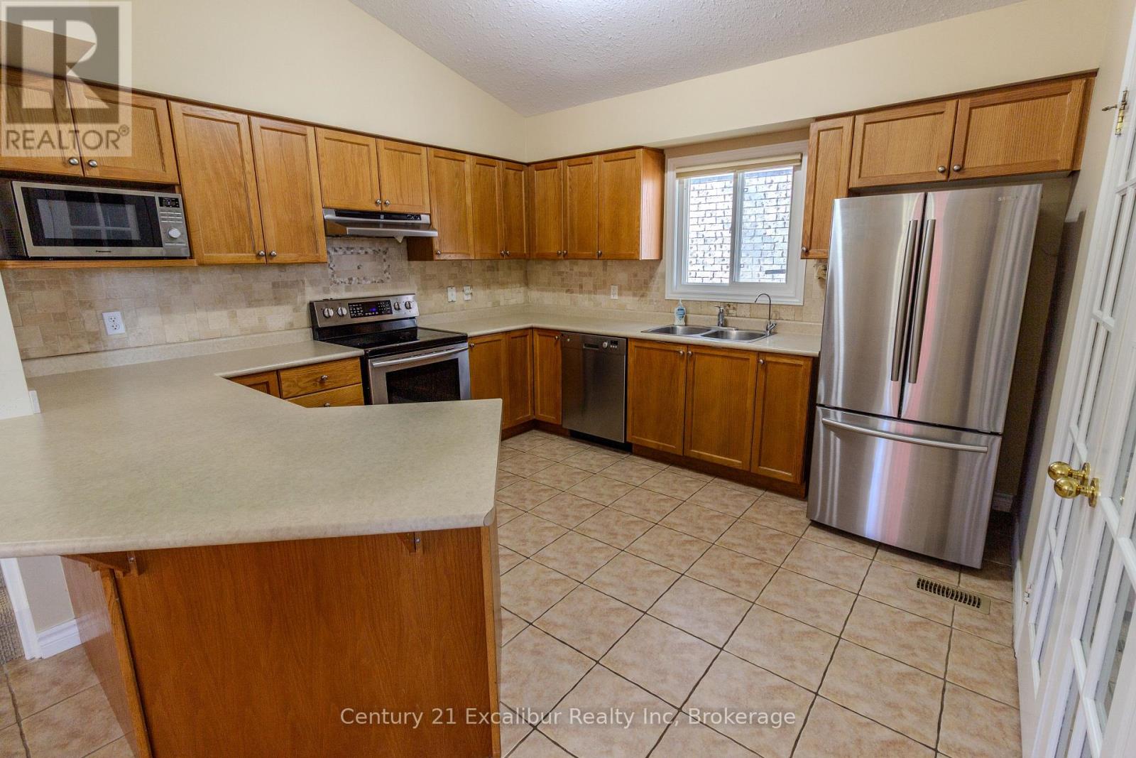900 Gzowski Street Property Photo 4
