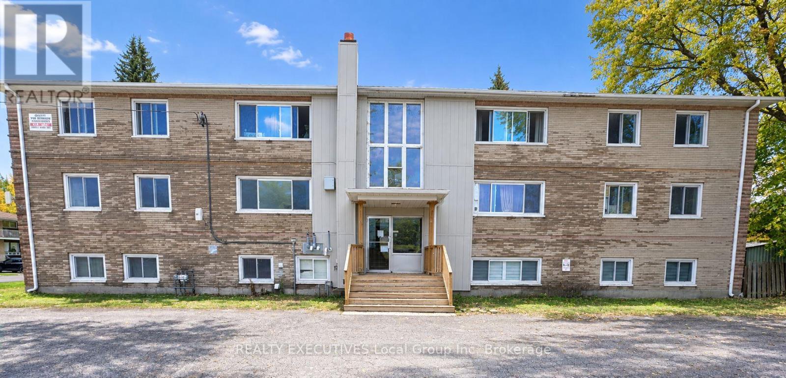 14 Milford Crescent Property Photo 3