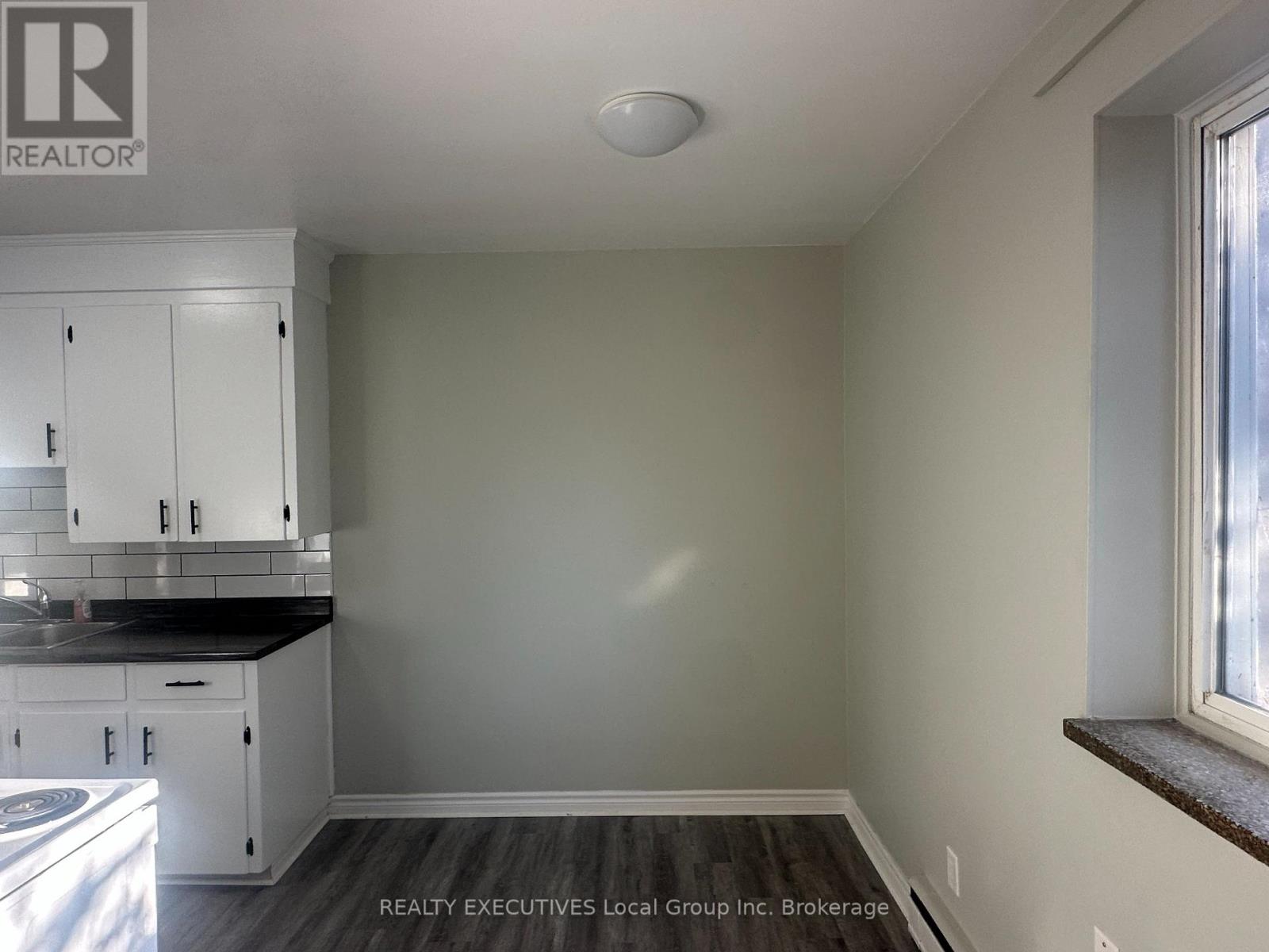 14 Milford Crescent Property Photo 5