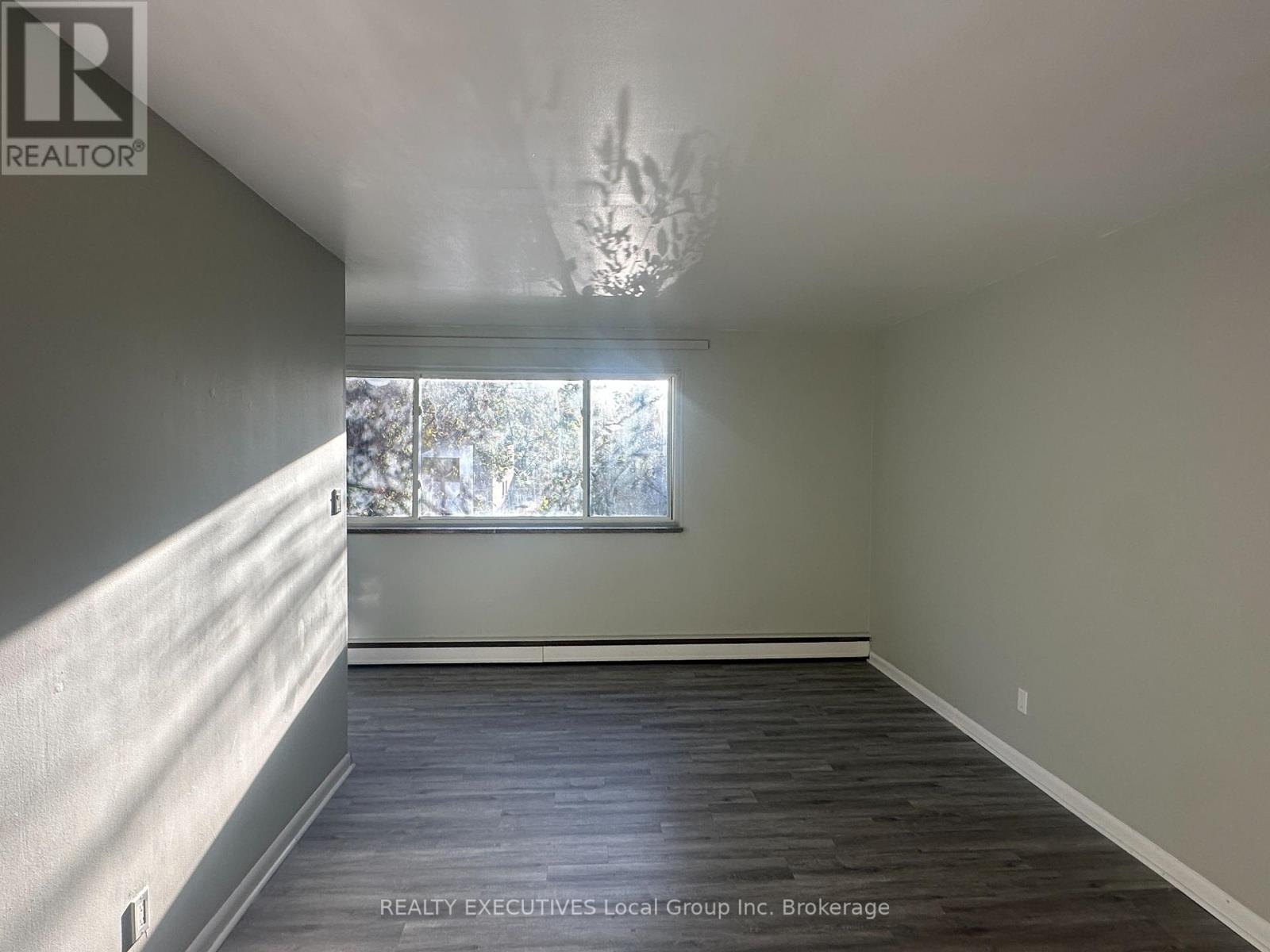 14 Milford Crescent Property Photo 6