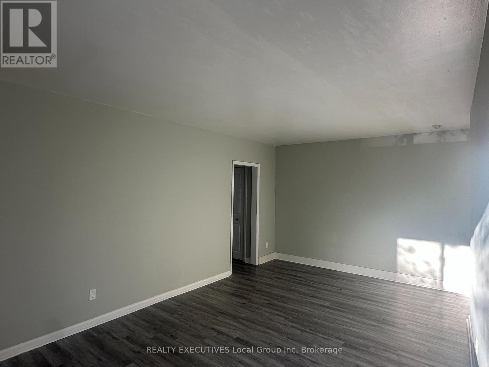 14 Milford Crescent Property Photo 7