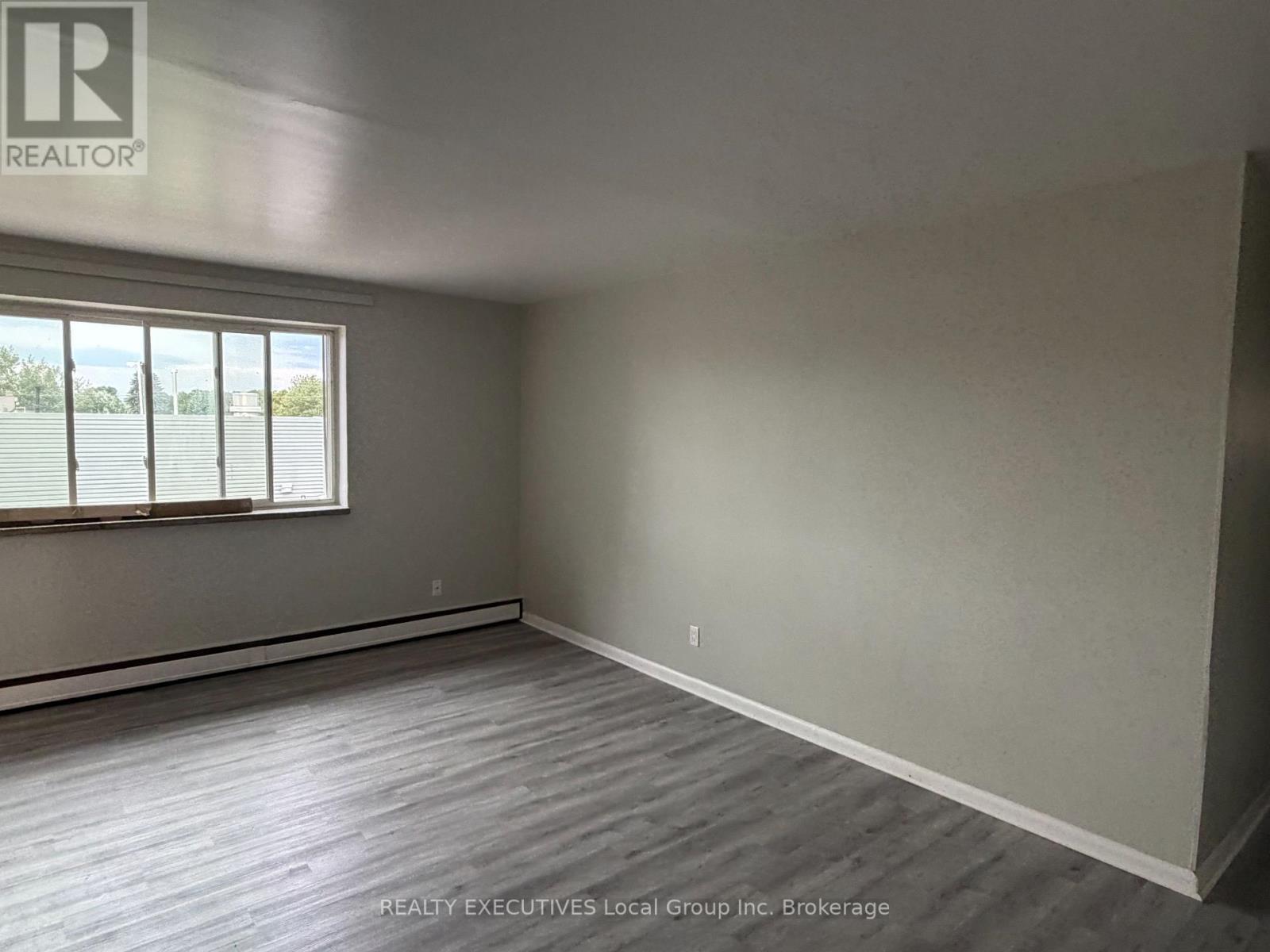 14 Milford Crescent Property Photo 24