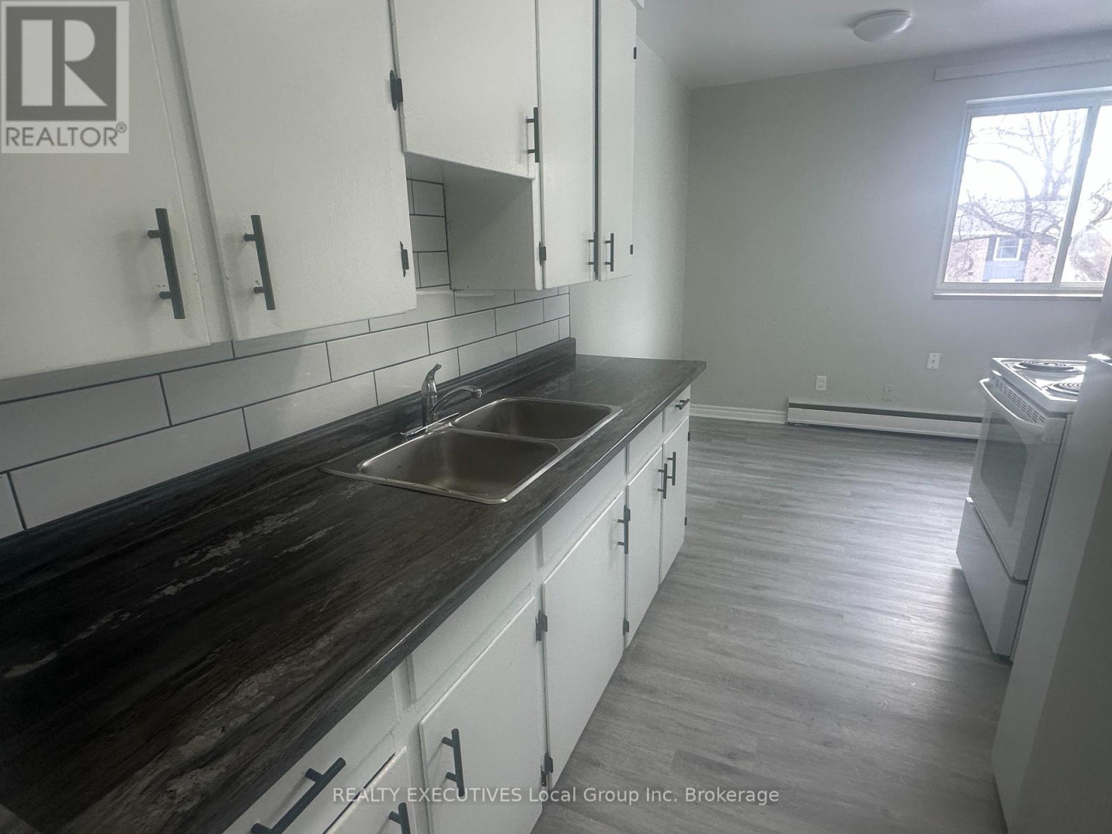 14 Milford Crescent Property Photo 27