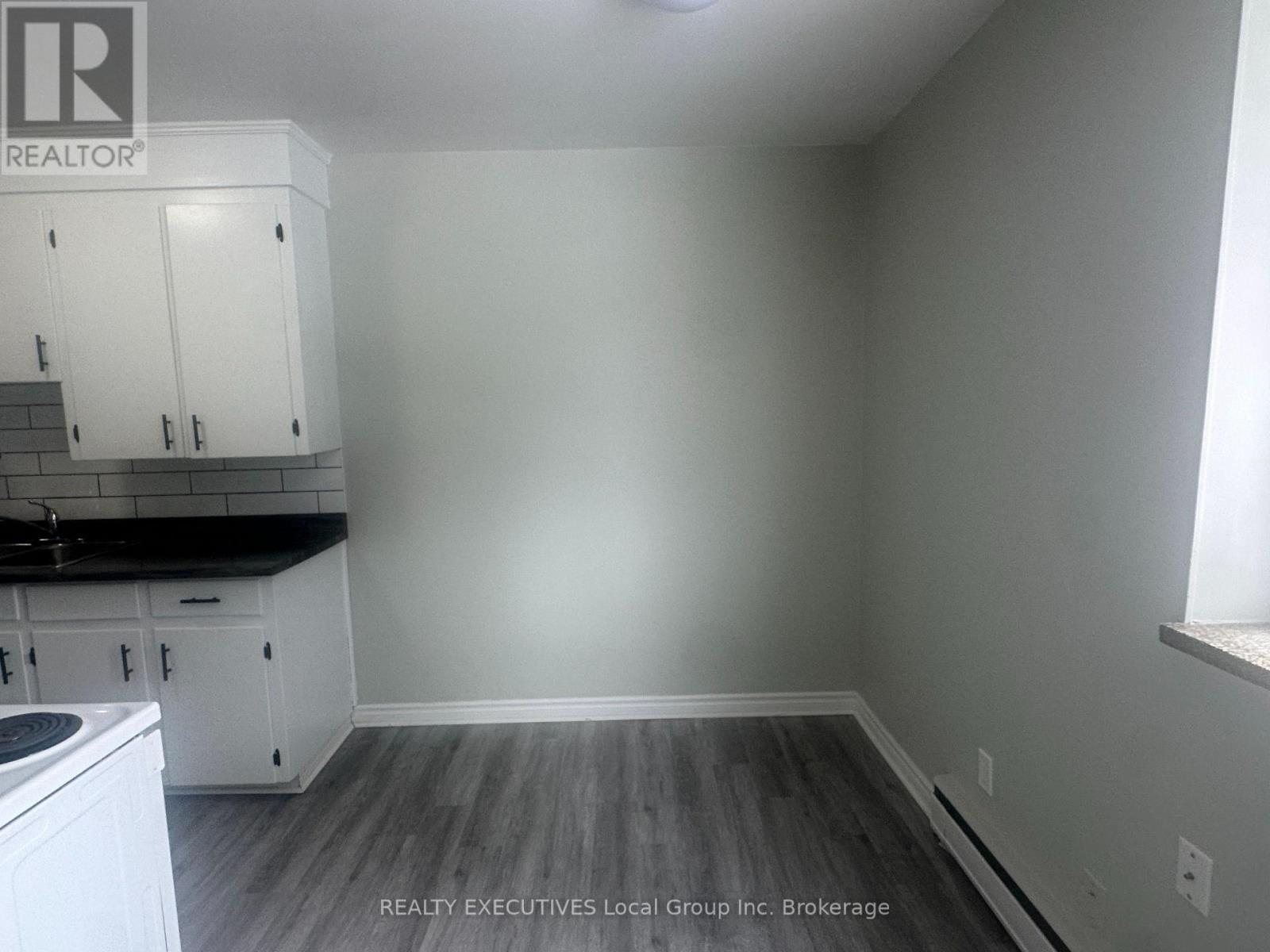 14 Milford Crescent Property Photo 28