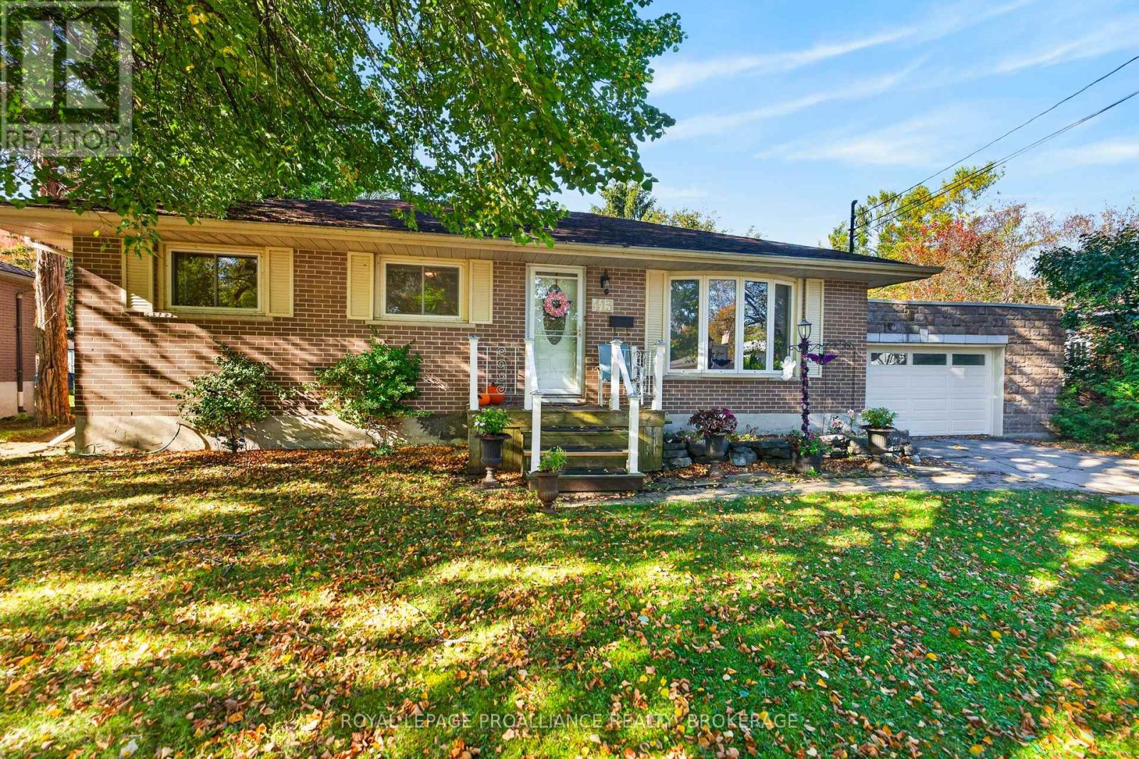 413 Maple Ridge Drive Property Photo 1