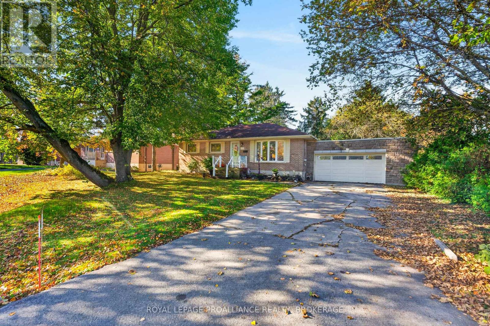 413 Maple Ridge Drive Property Photo 2