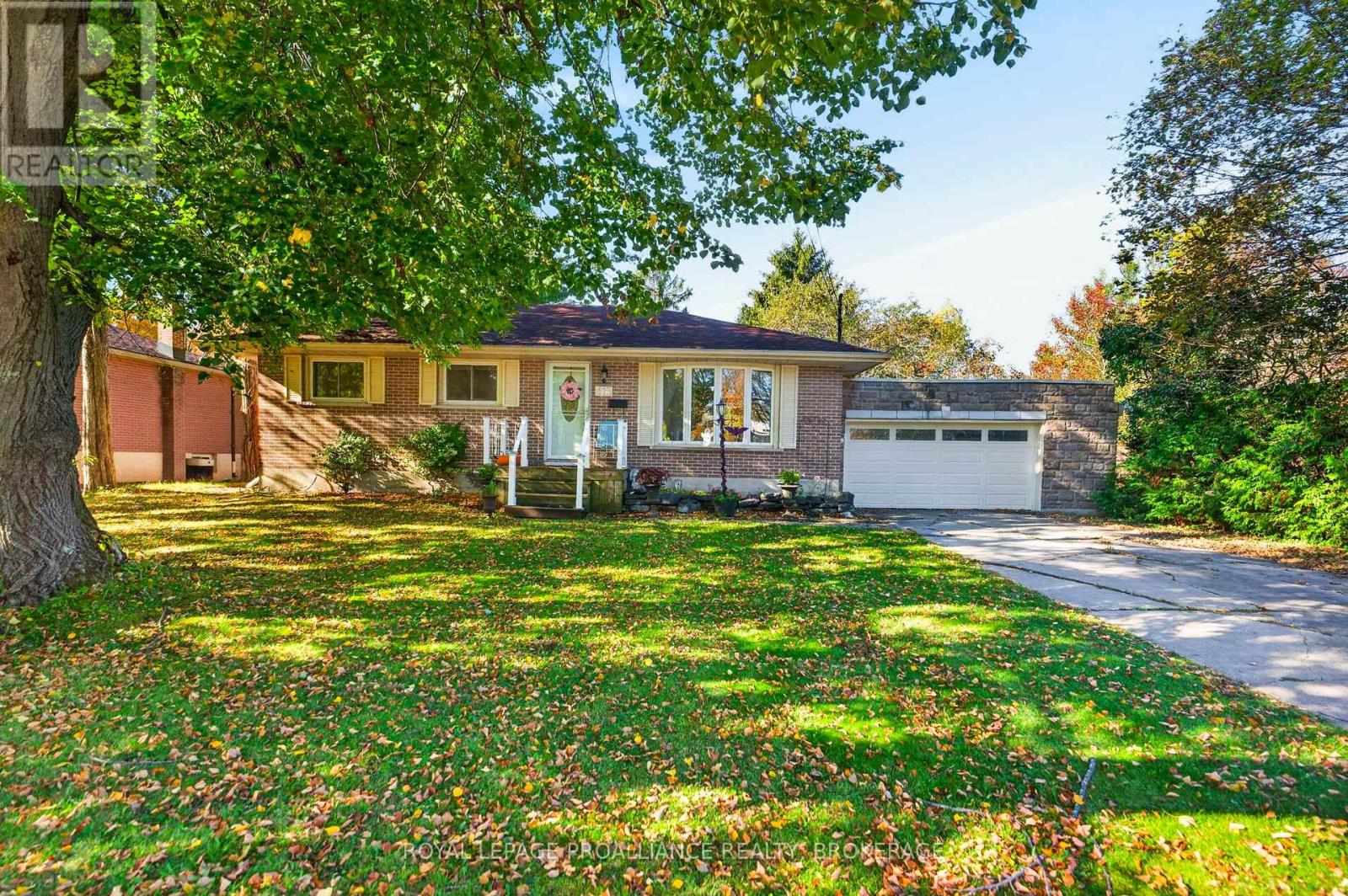 413 Maple Ridge Drive Property Photo 3