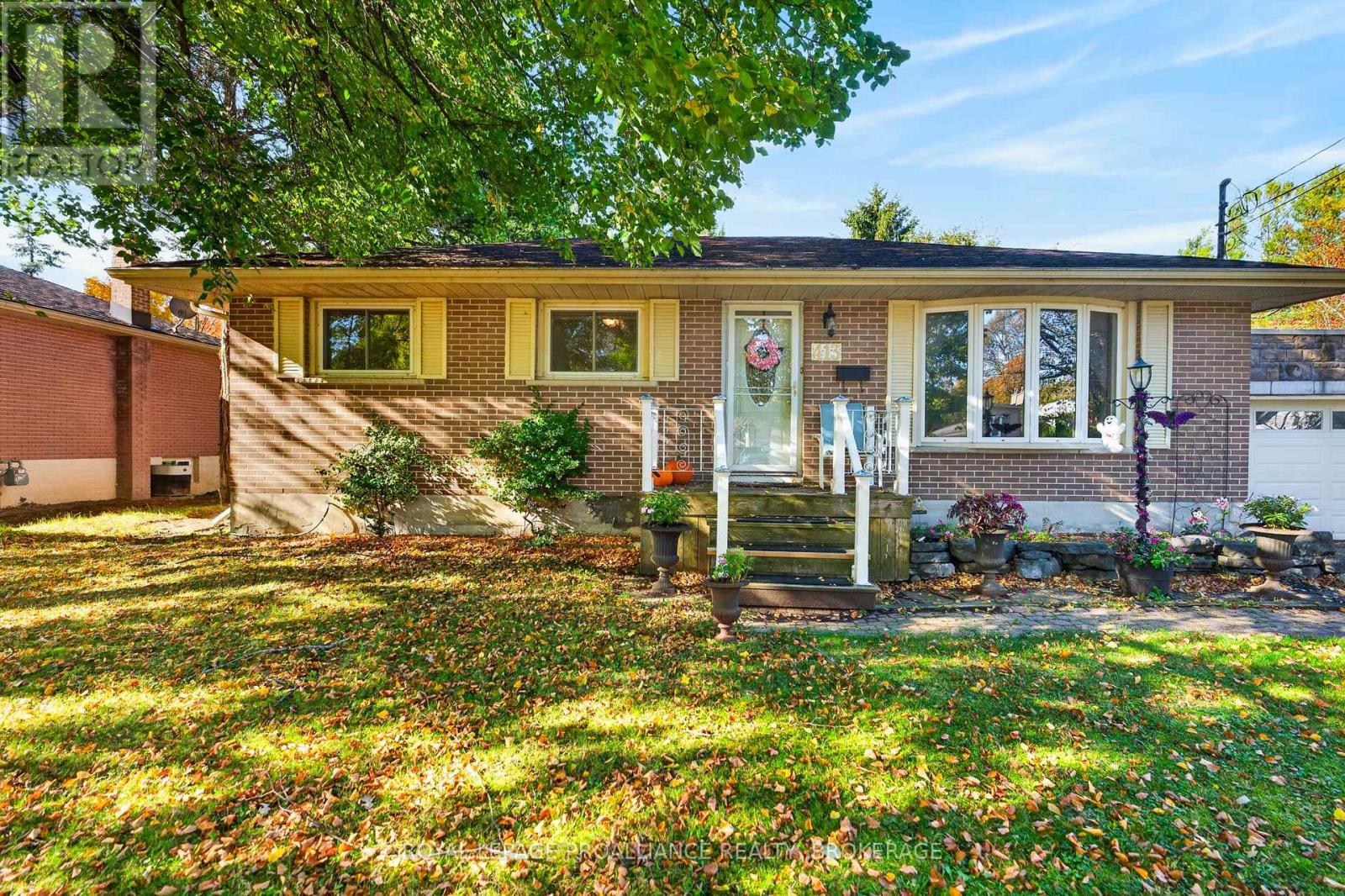 413 Maple Ridge Drive Property Photo 4