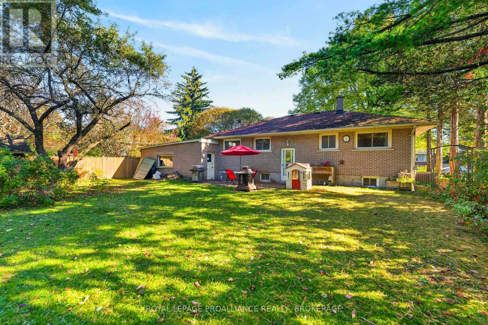 413 Maple Ridge Drive Property Photo 32