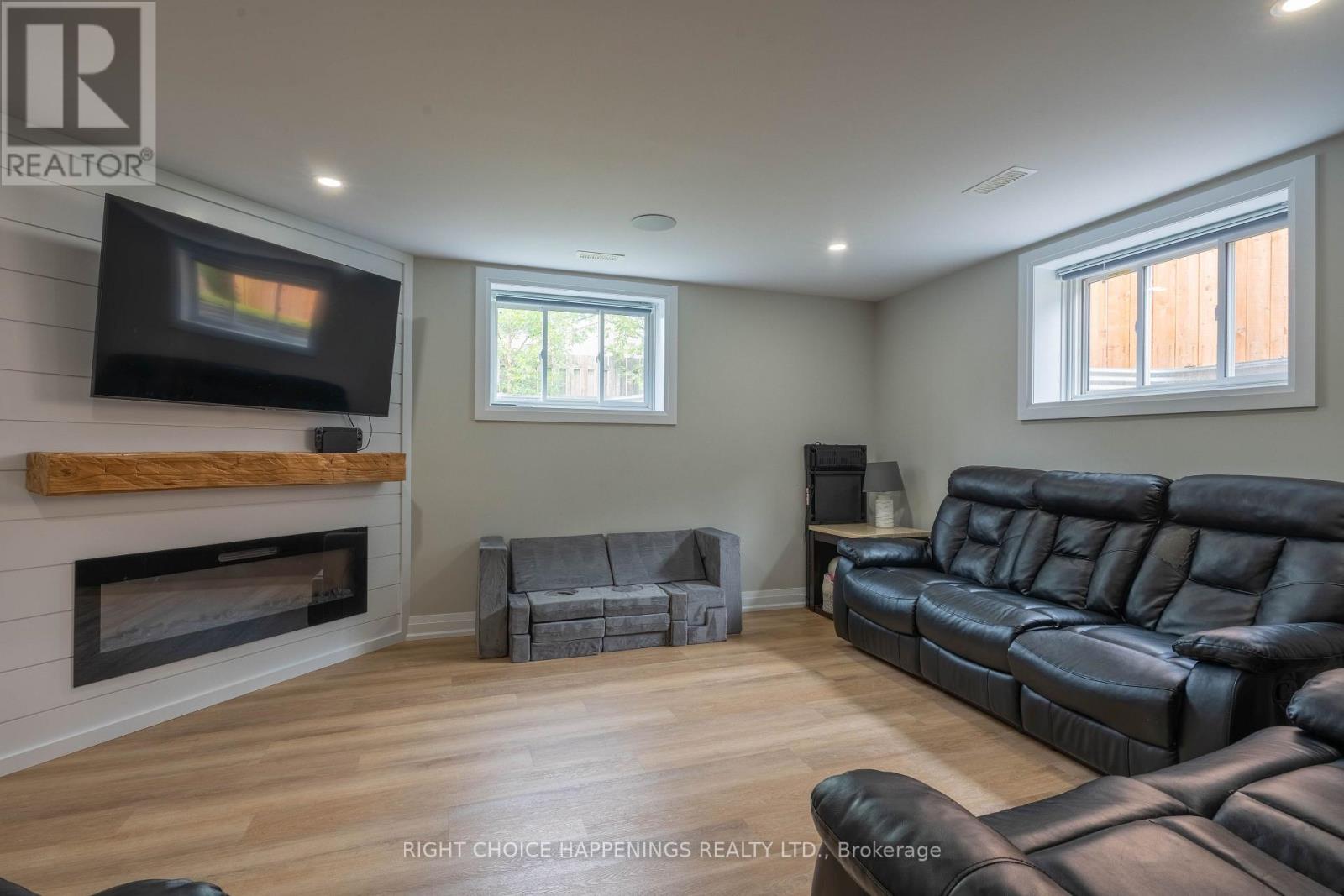 28 Harvard Court Property Photo 16