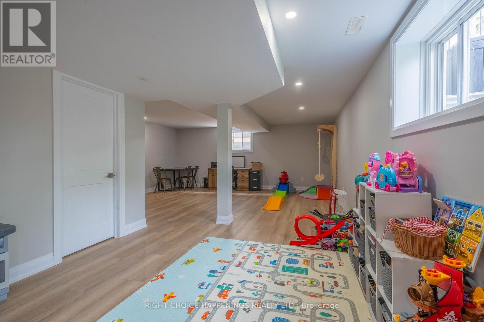 28 Harvard Court Property Photo 18
