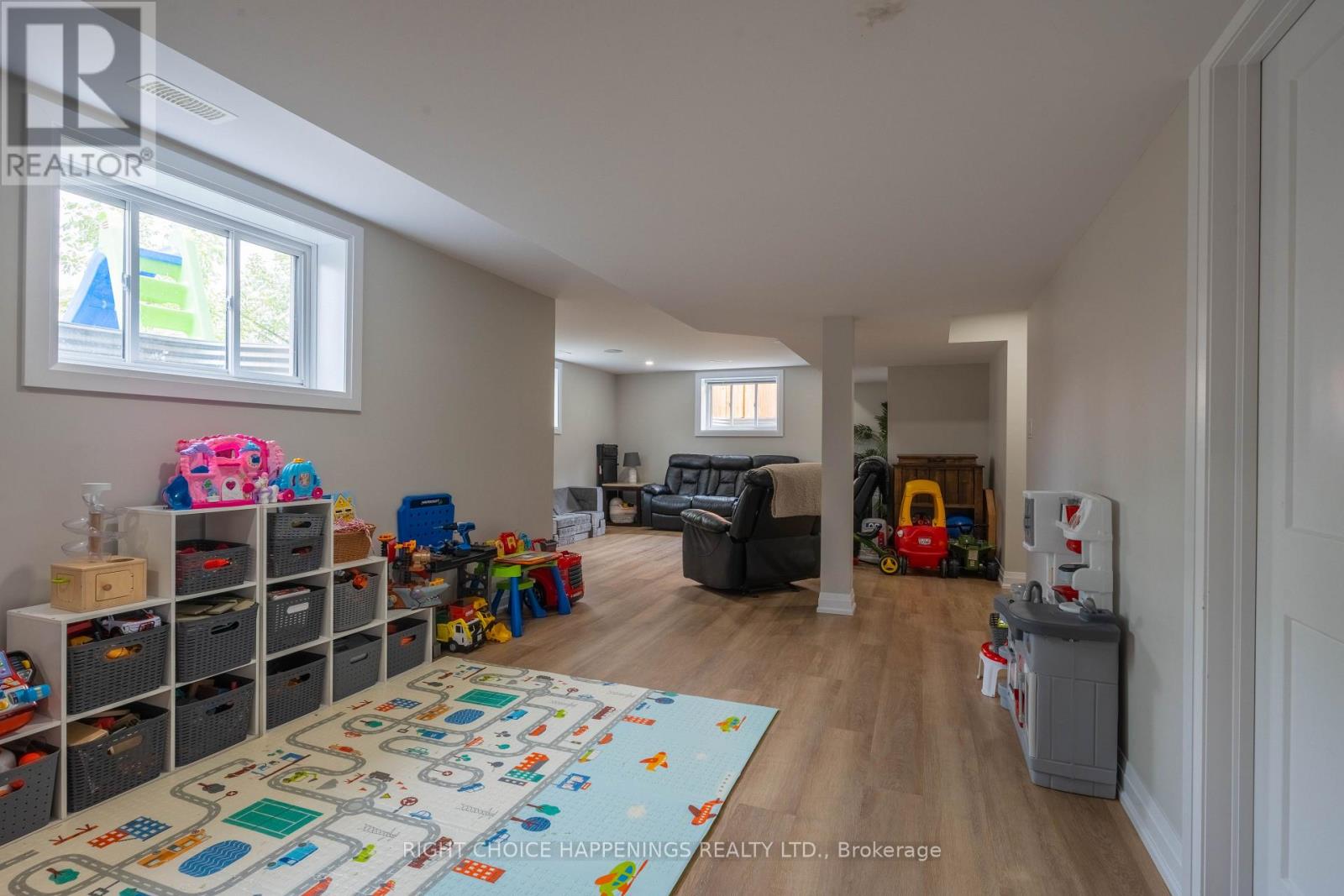 28 Harvard Court Property Photo 19