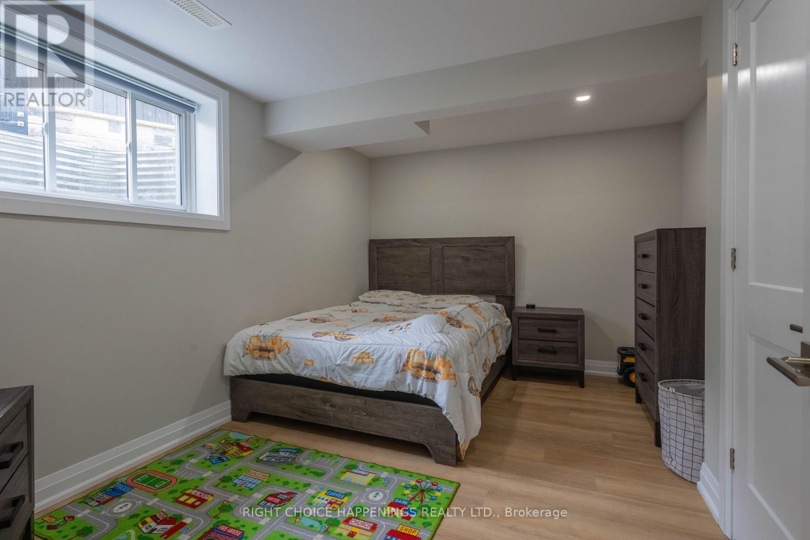 28 Harvard Court Property Photo 20