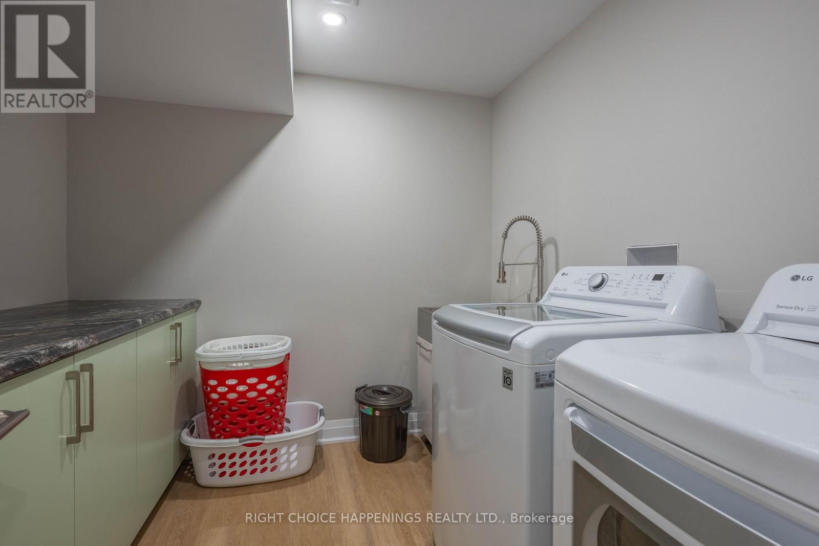 28 Harvard Court Property Photo 22