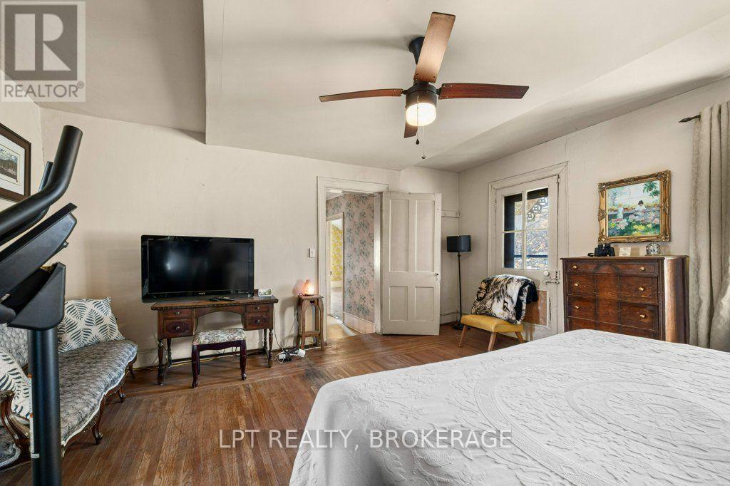 16 Westport Road Property Photo 23