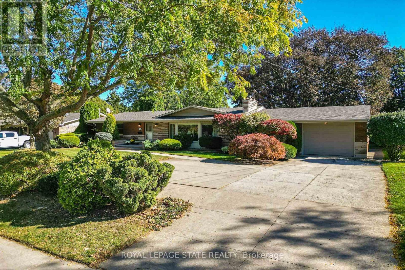 12 Baker Road N Property Photo 1