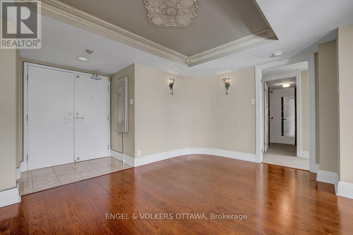 403 - 21 Durham Private Property Photo 5