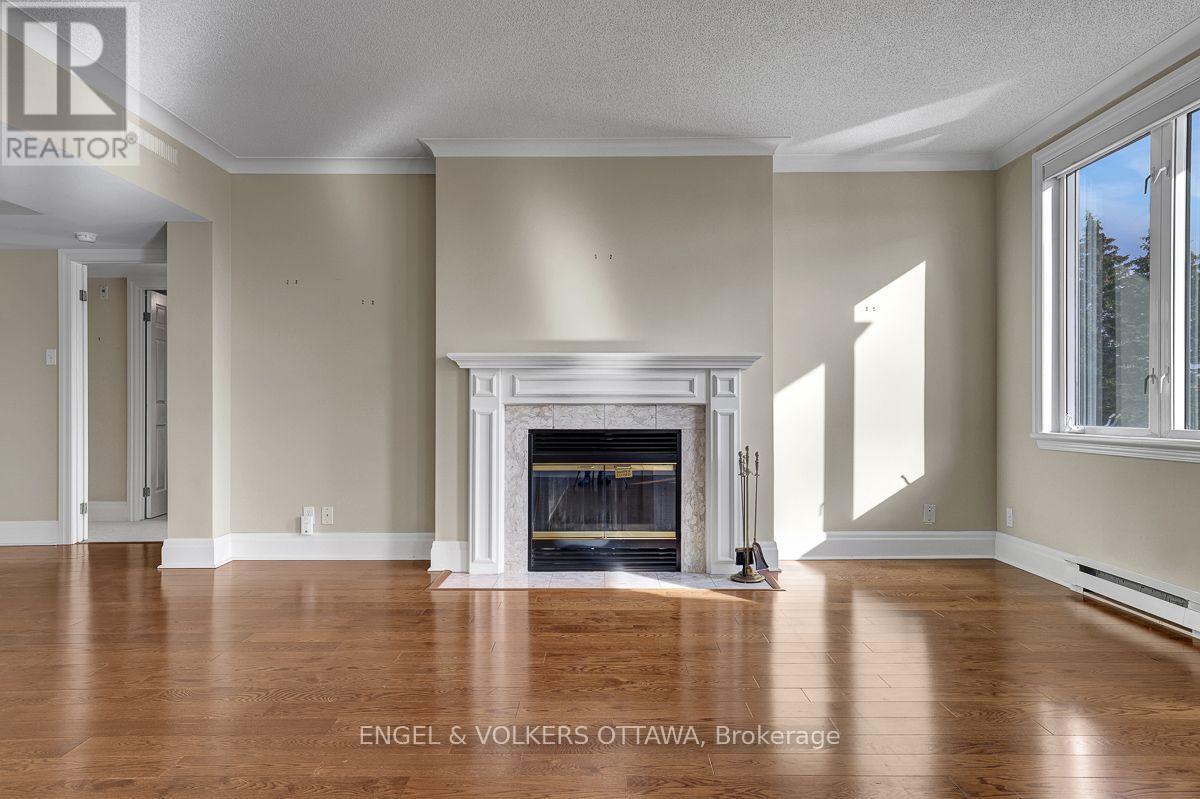 403 - 21 Durham Private Property Photo 8