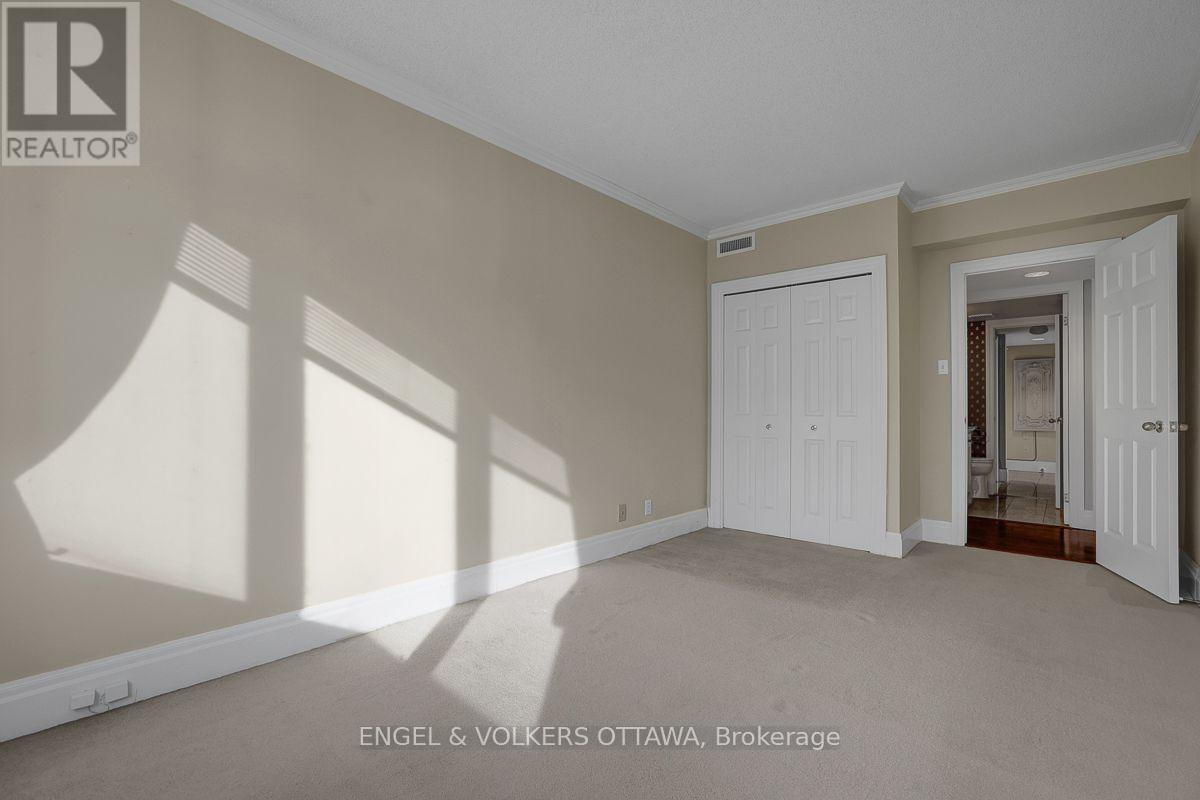 403 - 21 Durham Private Property Photo 26