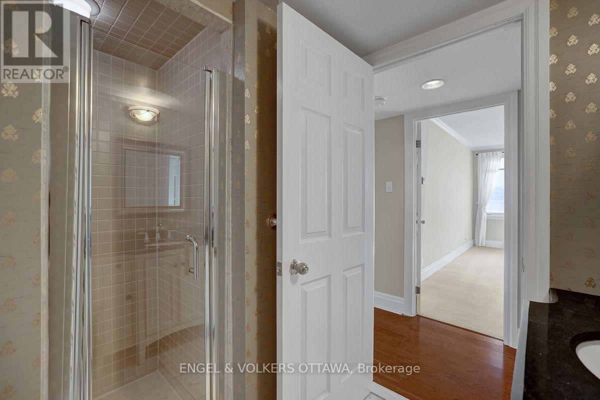 403 - 21 Durham Private Property Photo 28