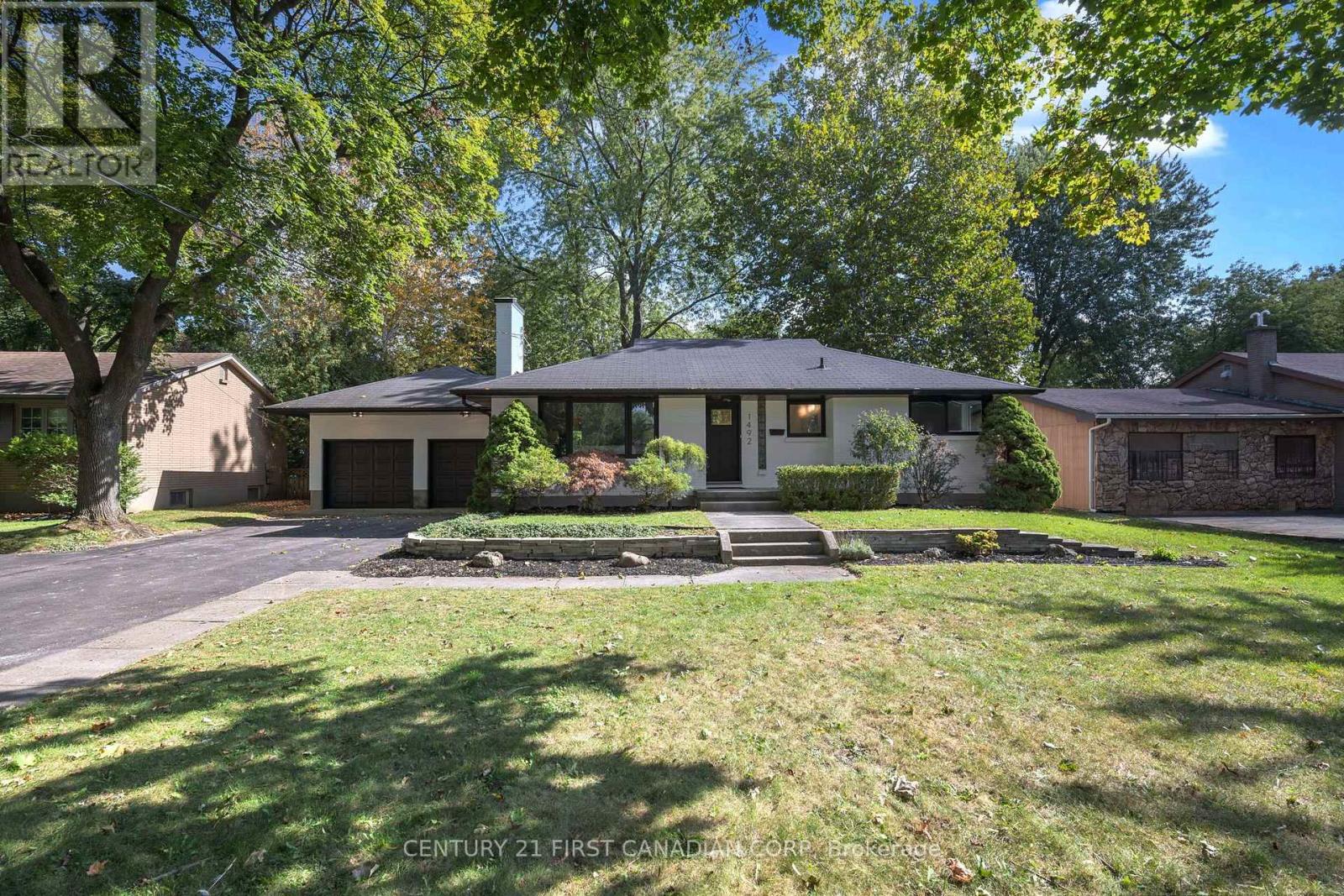 1492 North Vernon Avenue Property Photo 3